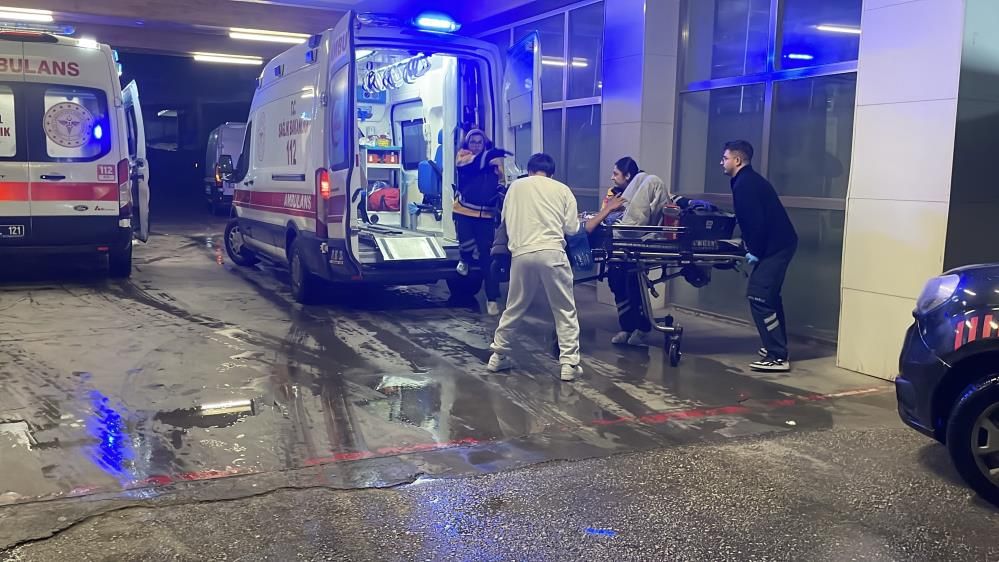Parkta Bıçaklı Kavga: 2 Çocuk Ağır Yaralandı